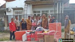 Kadis Sosial Aceh Utara Serahkan Bantuan untuk Korban Kebakaran di Samudera